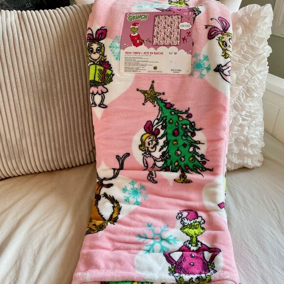 NEW WITH TAGS Christmas Pink Grinch & Cindy-Lou Who Blanket - Picture 1 of 3